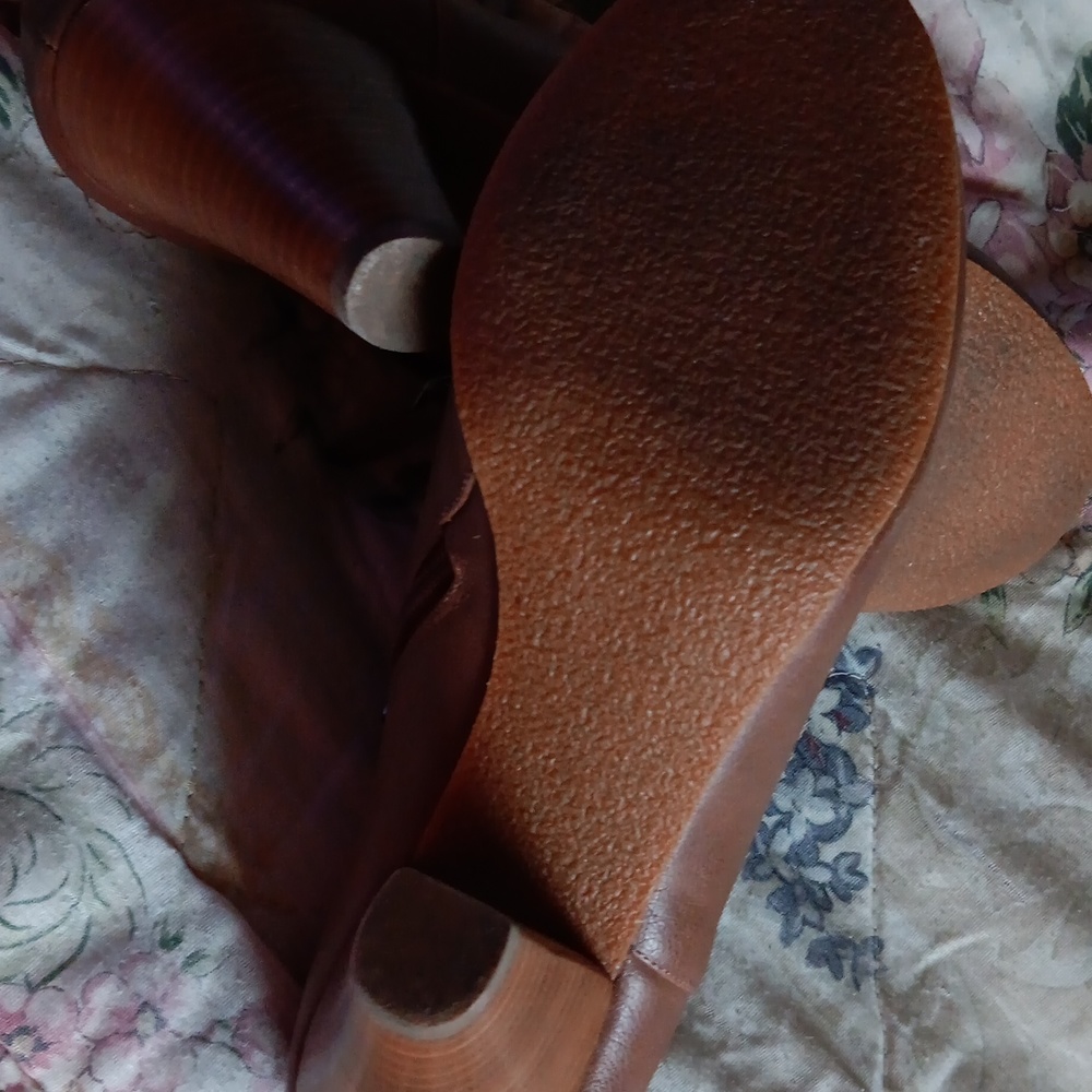 Boots - Picture 3 of 5